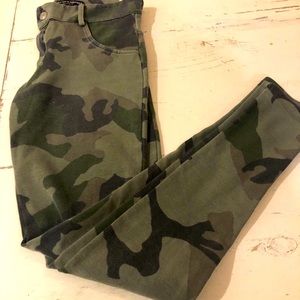 Brandy Melville Camo Button Leggings